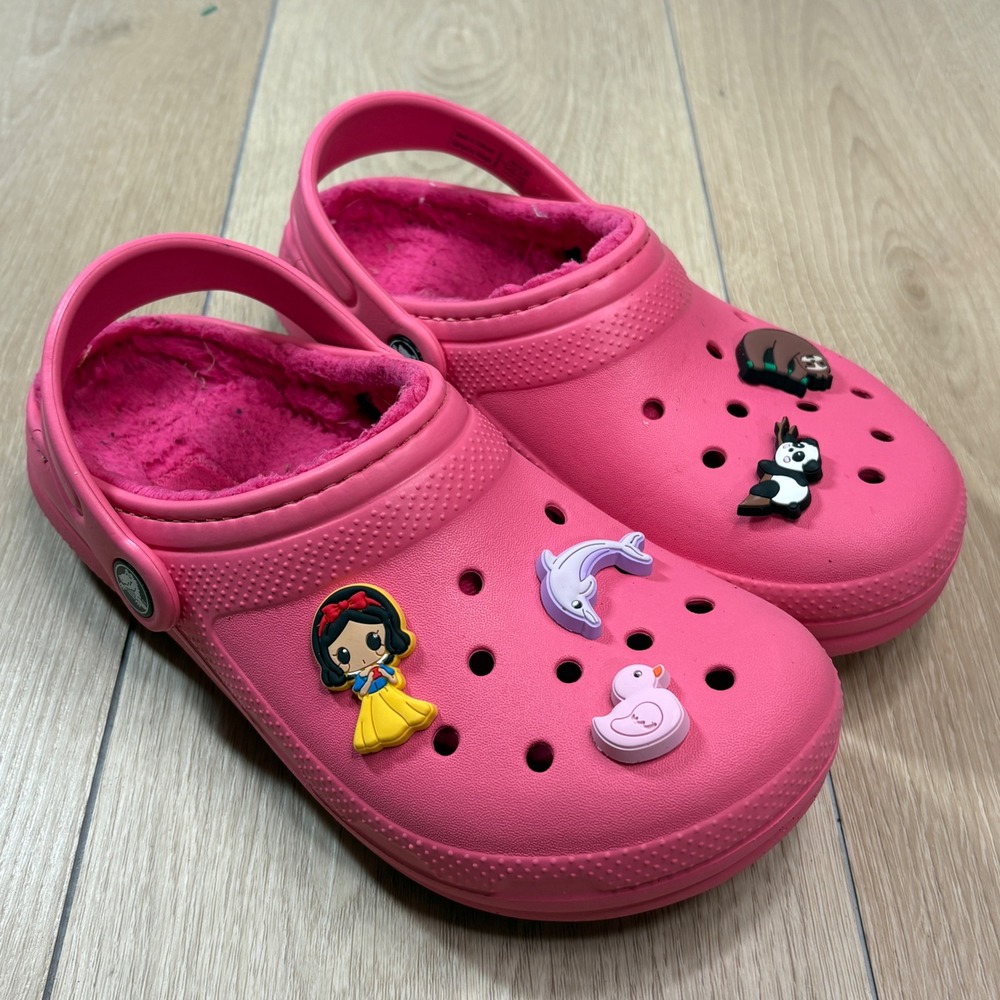 Crocs Classic Lined Clog Pink Fuzzy Fleece Shoes Jibbitz Size J3 Girls Youth